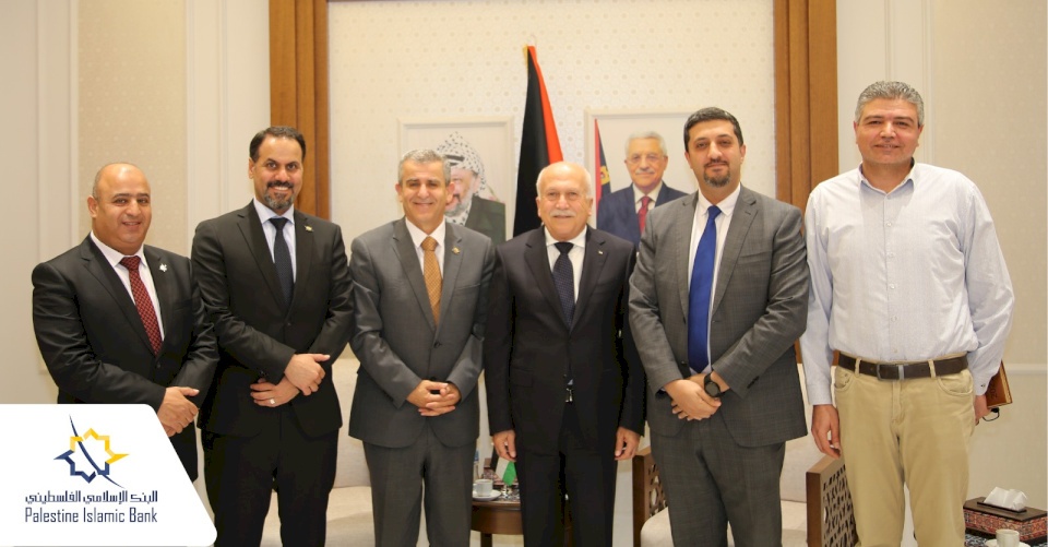 البنك الإسلامي الفلسطيني ووزارة الاقتصاد يبحثان تعزيز التعاون المشترك