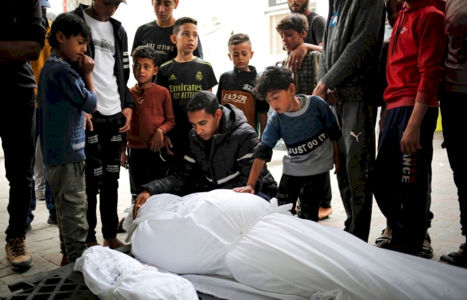  شهداء ومصابون في قصف للاحتلال على منزلين في مخيمي البريج والنصيرات