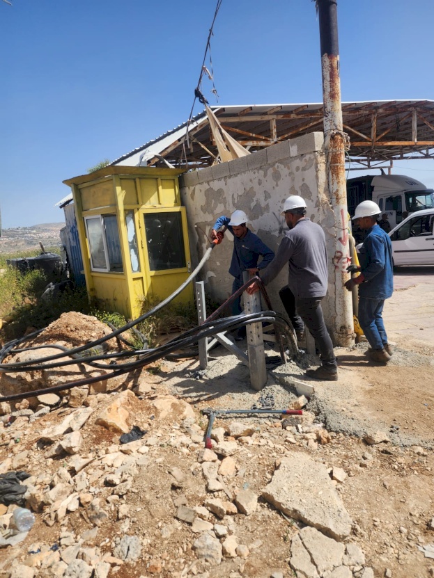 بتكلفة تجاوزت الربع مليون شيقل.. "كهرباء القدس" تستكمل تطوير خطوطها في قرية جبع