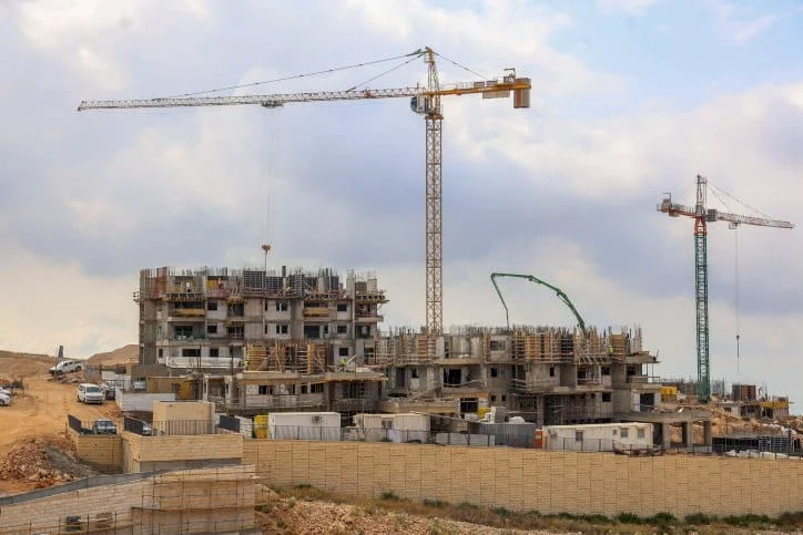 الكشف عن انهيار قطاع البناء في إسرائيل بسبب العمال الفلسطينيين وتركيا