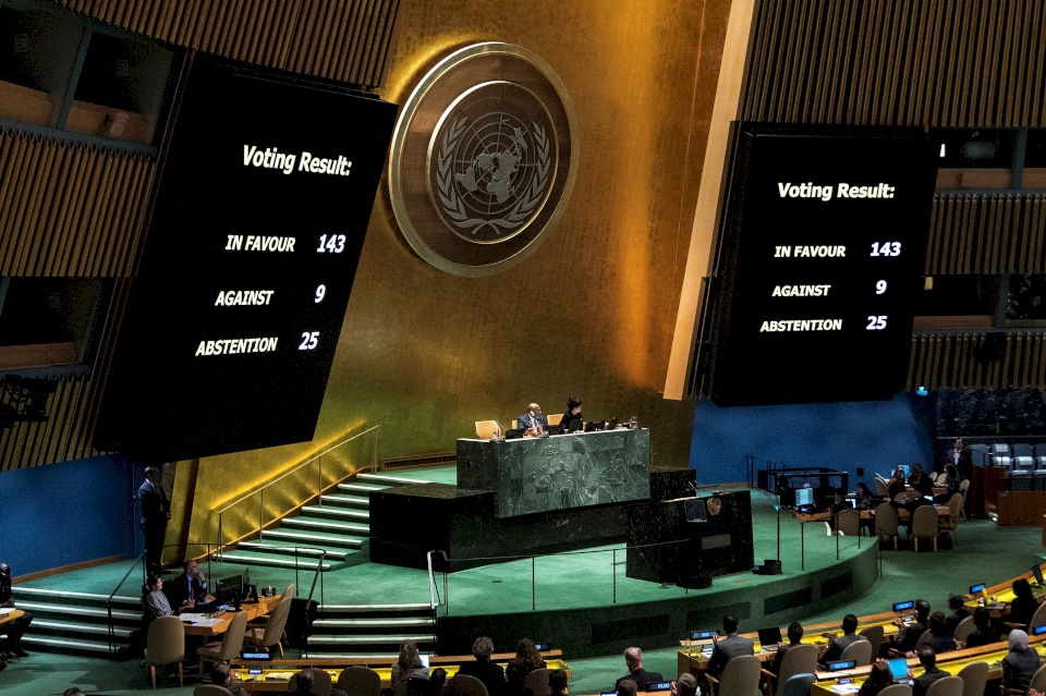 الأمم المتحدة تصوت لصالح مشروع يمنح فلسطين عضوية كاملة فيها والرئيس عباس يرحب