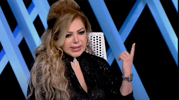 فلة الجزائرية تهدد بالانتحار على الهواء مباشرة