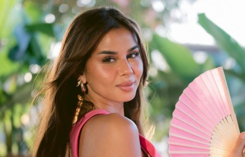 منة عرفة تتعرض للسرقة.. وتتهم هذه السيدة!