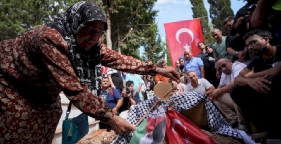 تشييع جثمان عائشة نور غربيّ تركيا.. أردوغان: سنحاسب القتلة