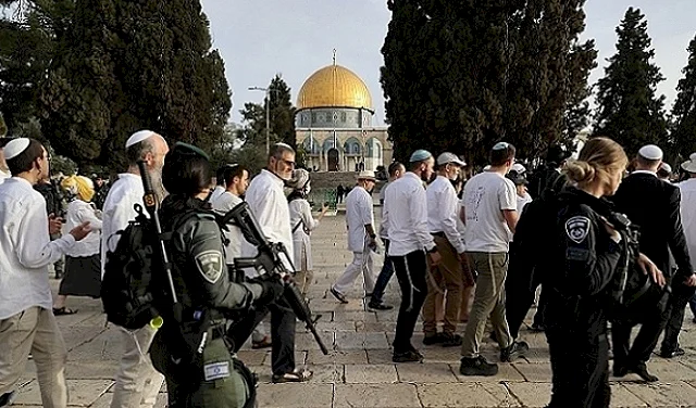 مستوطنون يقتحمون المسجد الأقصى