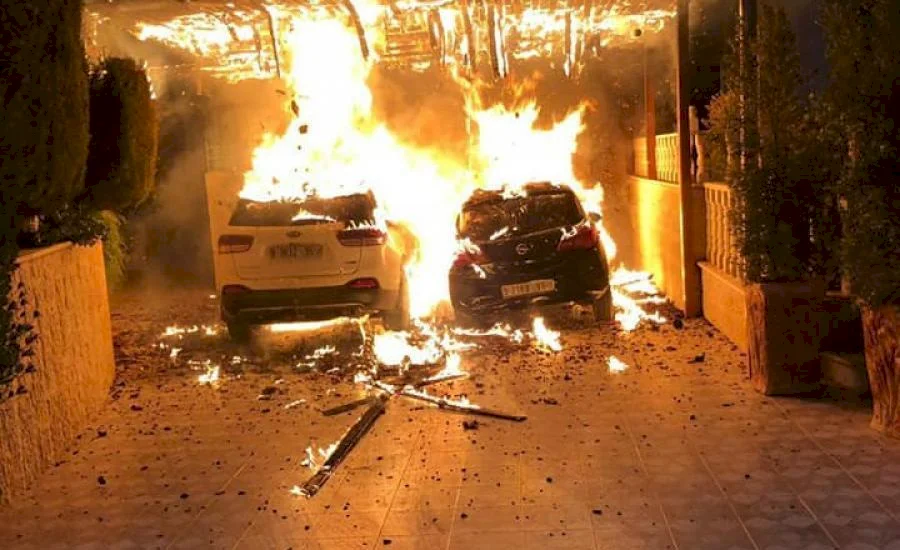 Video: Settlers Set Fire to Three Vehicles During Their Attack on Al-Mughayer