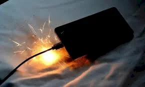 أخطاء شائعة عند شحن الهاتف.. تجنبها!