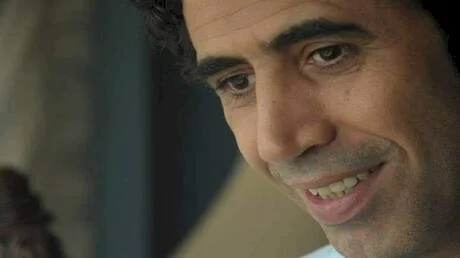 "وصية مريم" اختصار الوجع السوري عبر الخشبة.. تراجيديا السوريين العالقين على الحدود في مهرجان الفجيرة