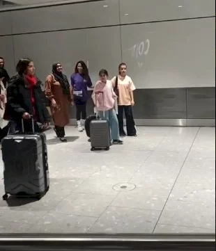 الجالية الفلسطينية في المملكة المتحدة تستقبل طفلين من غزة لتلقي العلاج الطبي في المملكة المتحدة