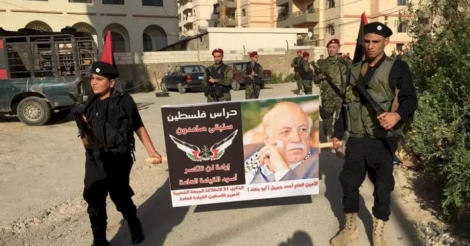 صحيفة: الحكومة السورية الجديدة تريد ضبط سلاح الفصائل الفلسطينية