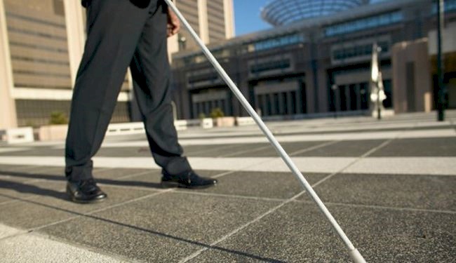 ماسك يعد المكفوفين باستعادة بصرهم خلال عام واحد!