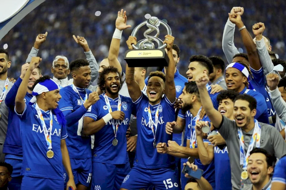 إعلامي رياضي يكشف عن مدرب الهلال السعودي خلال المرحلة المقبلة