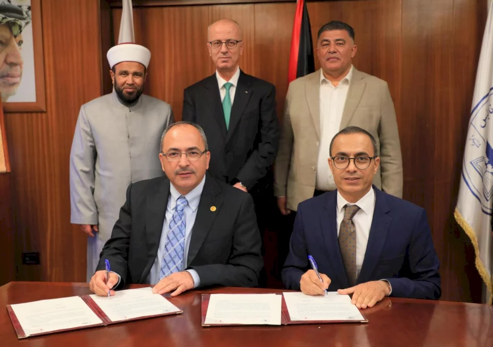 جامعة النجاح الوطنية وجمعية الهلال الأحمر ووزارة الاوقاف يوقعون اتفاقية لتشغيل مستشفى الهلال الأحمر