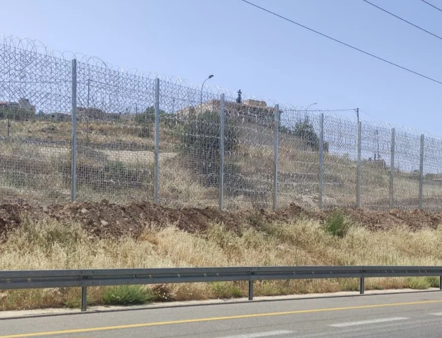 مستوطنون يحرضون ضد سنجل: اهدموا منزلاً مقابل كل حجر!