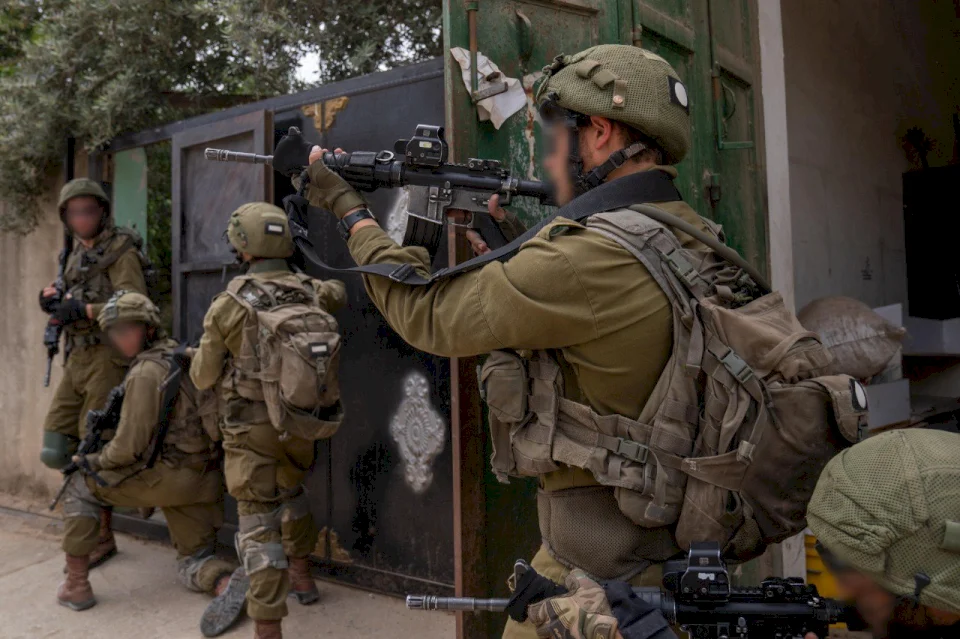 يديعوت أحرونوت: إسرائيل غيرت قواعد إطلاق النار على الفلسطينيين بالضفة الغربية