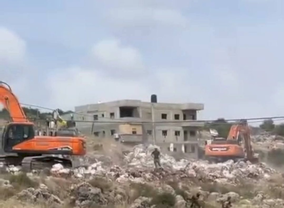 فيديو:: اعتداءات للمستعمرين.. الاحتلال يواصل عمليات التجريف غرب سلفيت