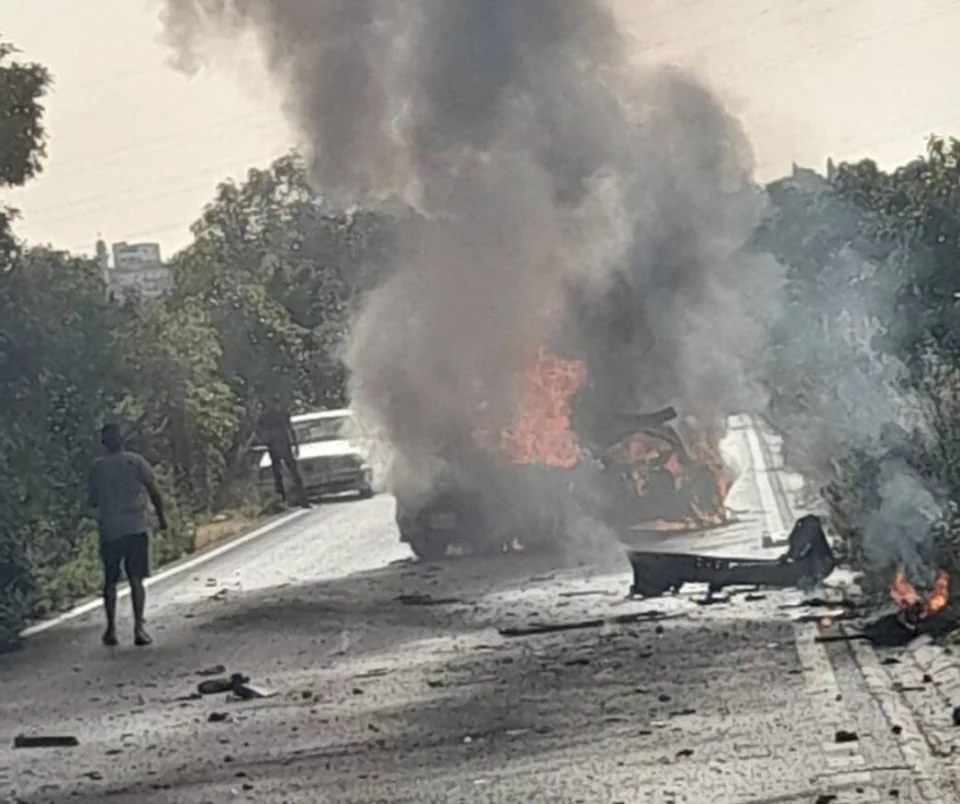غارة إسرائيلية تستهدف مركبة في لبنان تودي بحياة شخص