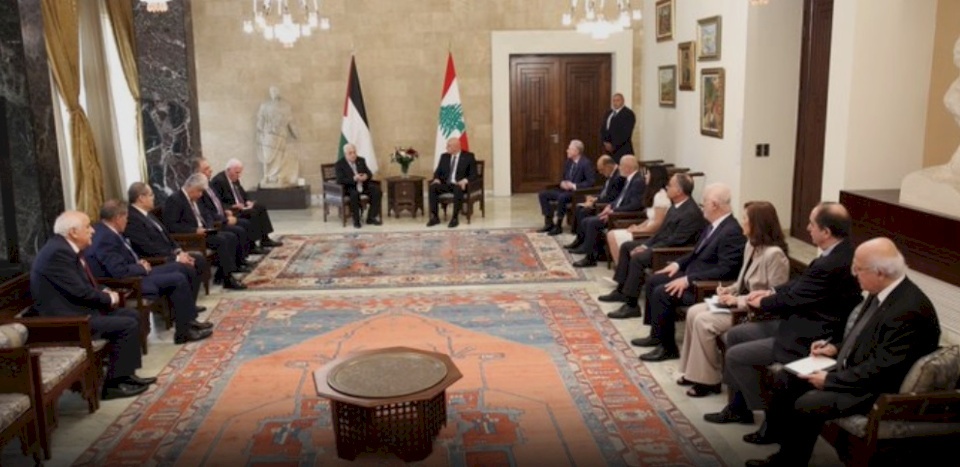 الرئيس عباس خلال لقائه نظيره اللبناني: مخيمات اللاجئين الفلسطينيين في لبنان هي تحت سيادة الدولة والجيش