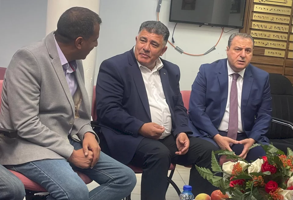 محافظ نابلس والسفير الأردني يزوران المستشفى الميداني الأردني