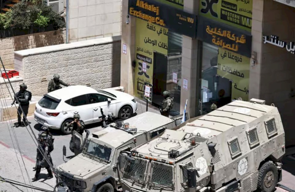 إسرائيل تعلن مصادرة نحو 7 ملايين شيكل وذهب بقيمة 6 مليون من الضفة الغربية