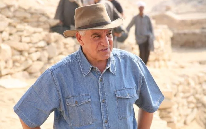 زاهي حواس يُثير جدلاً بين المصريين.. لماذا؟