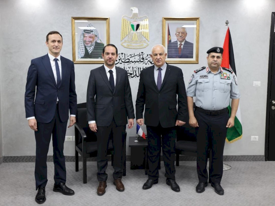 وزير الداخلية يلتقي القنصل العام الفرنسي في القدس