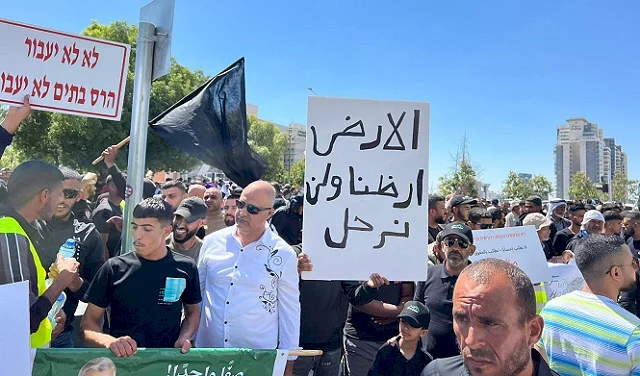 "مظاهرة الكرامة" تجتاح بئر السبع: حشود شعبية واسعة ضد سياسات الهدم في النقب
