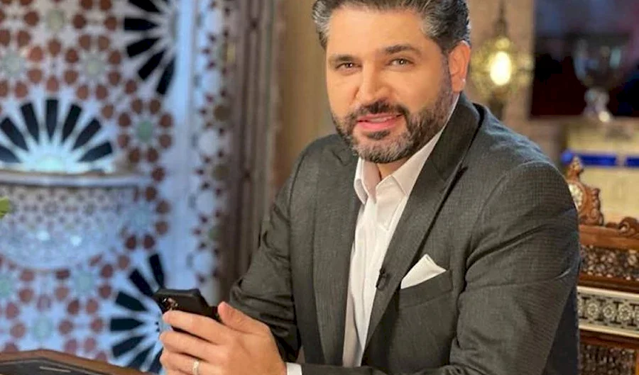 مشهد غير مألوف لوزير الثقافة السوري محمد الصالح
