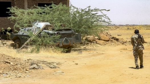 قنبلة موقوتة.. كيف يهدد كامل إدريس تحالفات الجيش السوداني؟