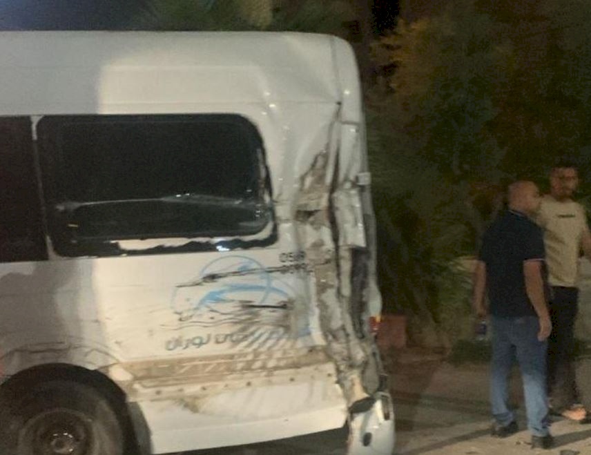 آليات الاحتلال تصدم حافلة تقل حجاجا في جنين بشكل متعمد