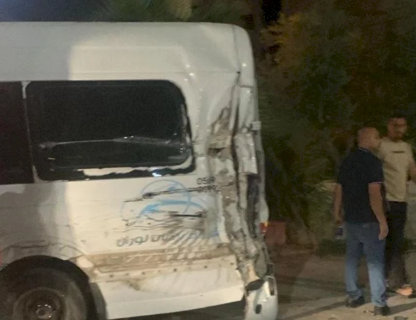 آليات الاحتلال تصدم حافلة تقل حجاجا في جنين بشكل متعمد