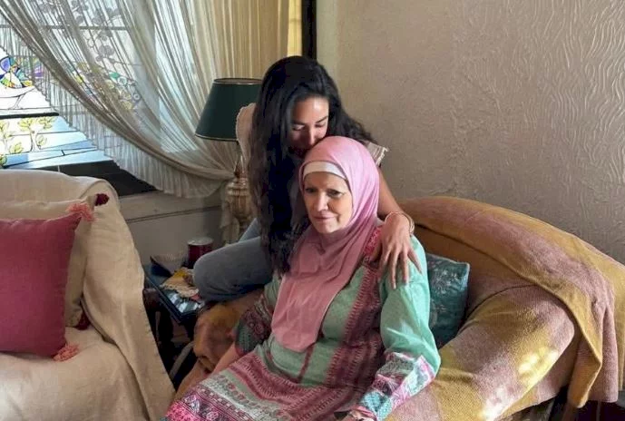 انتهاء أزمة آية سماحة ومشيرة إسماعيل: اعتذار وجلسة صلح