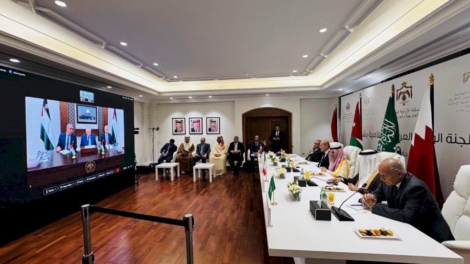 الرئيس يجتمع مع اللجنة الوزارية العربية الإسلامية