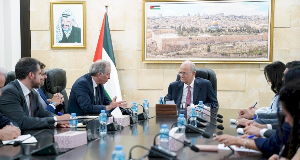 مصطفى يبحث مع الممثل الأوروبي الخاص لعملية السلام آخر المستجدات وجهود وقف إطلاق النار