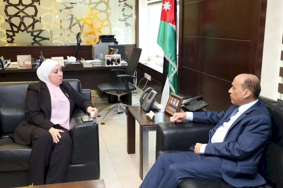 وزير النقل الفلسطيني يلتقي نظيرته الأردنية: تأكيداً على عمق العلاقات وتوسيع آفاق التعاون المشترك