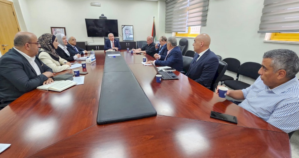 وزارة الصحة تبحث مع اتحاد الصناعات الدوائية دعم وتطوير الإنتاج الوطني للأدوية