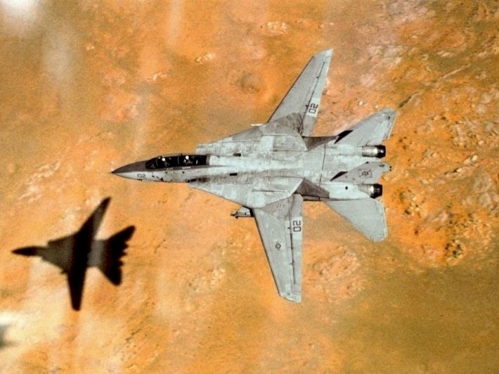 الجيش الإسرائيلي يعلن تدمير طائرتين إيرانيتين من طراز F-14