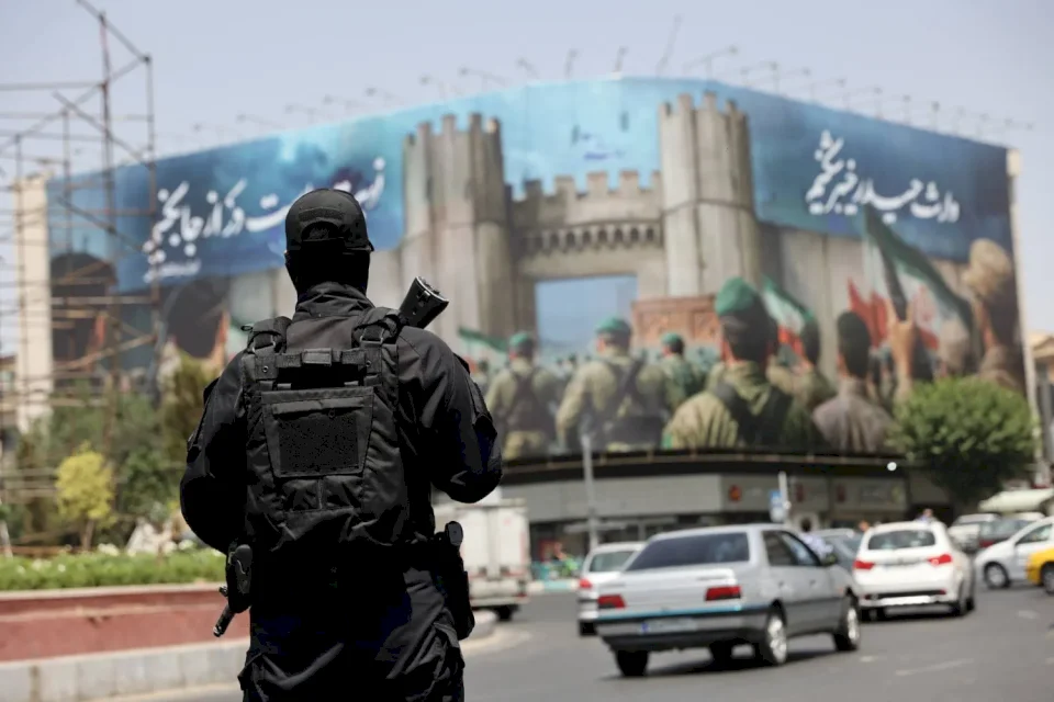 هكذا أيقظت تل أبيب خلايا سرية خاملة في طهران مع بدء الحرب