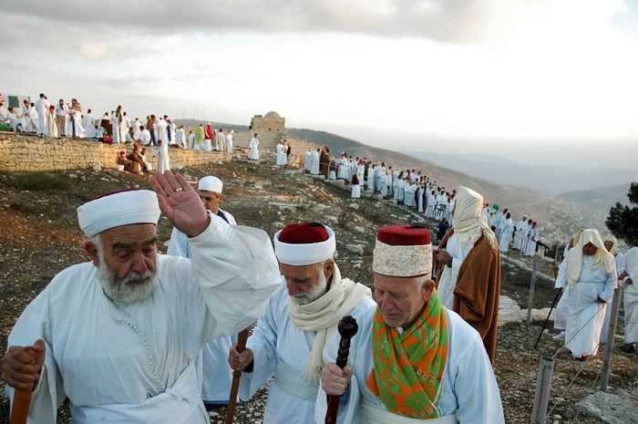 الوزير حجاوي يطلع على احتياجات الطائفة السامرية
