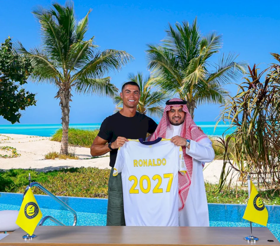 النصر السعودي يعلن تجديد عقد رونالدو حتى 2027