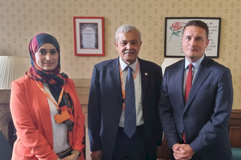رئيس جمعية الهلال الأحمر الفلسطيني يبحث مع وزير الصحة البريطاني التحديات الصحية في فلسطين