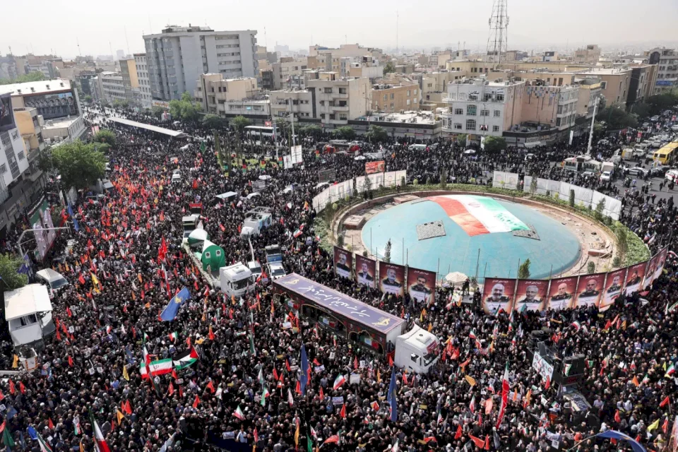 إيران تشيّع قادة عسكريين وعلماء نوويين قتلوا في الحرب مع إسرائيل
