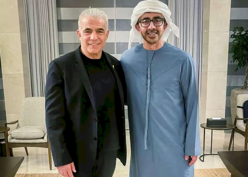 قناة عبرية: مقربون من نتنياهو غاضبون جدًا من الإمارات بعد دعوة لابيد