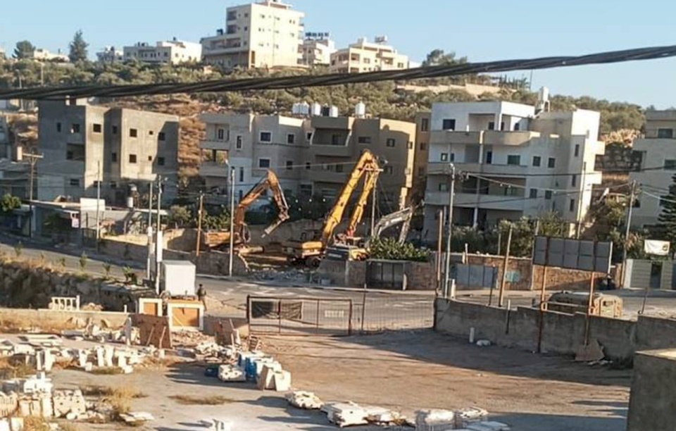 الاحتلال يهدم بناية سكنية في خربثا المصباح غرب رام الله