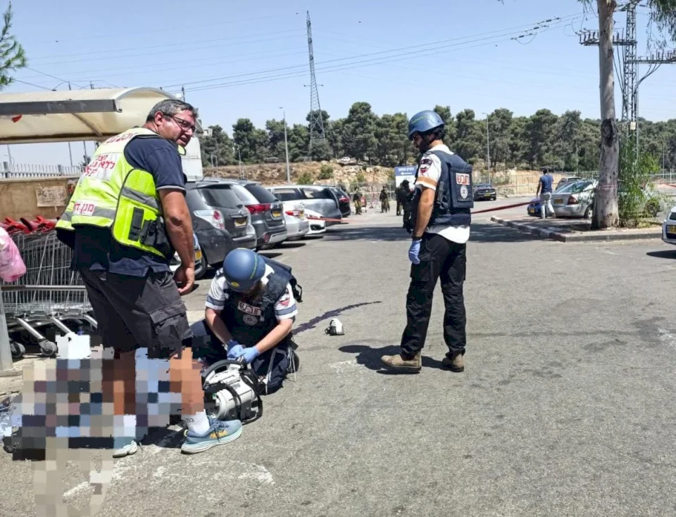 محدث:: التعرف على هويتهما.. مقتل جندي احتياط بعملية عند غوش عتصيون واستشهاد المنفذين