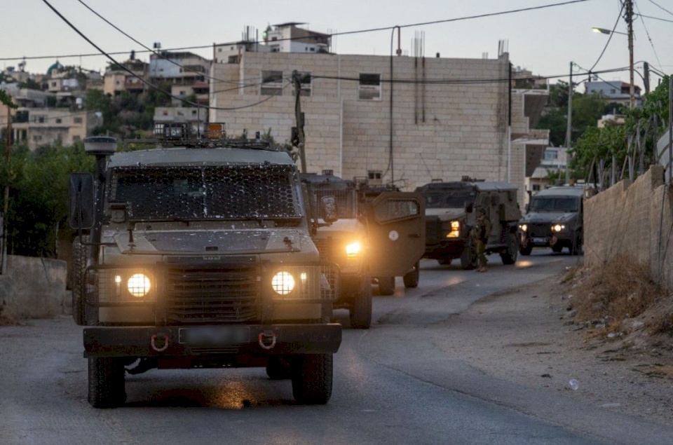 إصابات واعتقالات خلال اقتحامات واعتداءات لقوات الاحتلال والمستوطنين بالضفة الغربية