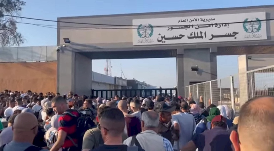 تذاكر VIP على جسر الملك حسين تُلهب جيوب المسافرين وسط تعطل الحجز الإلكتروني