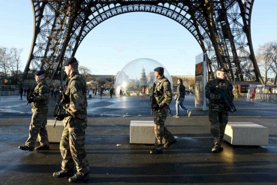 The Algerian Tourist: Hero of the Military Parade in France!