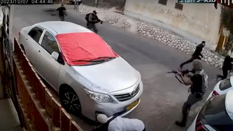 الاحتلال يعترف بتقصيره في "أوفاكيم": مواجهات عنيفة واحتجاز رهائن خلال عملية القسام