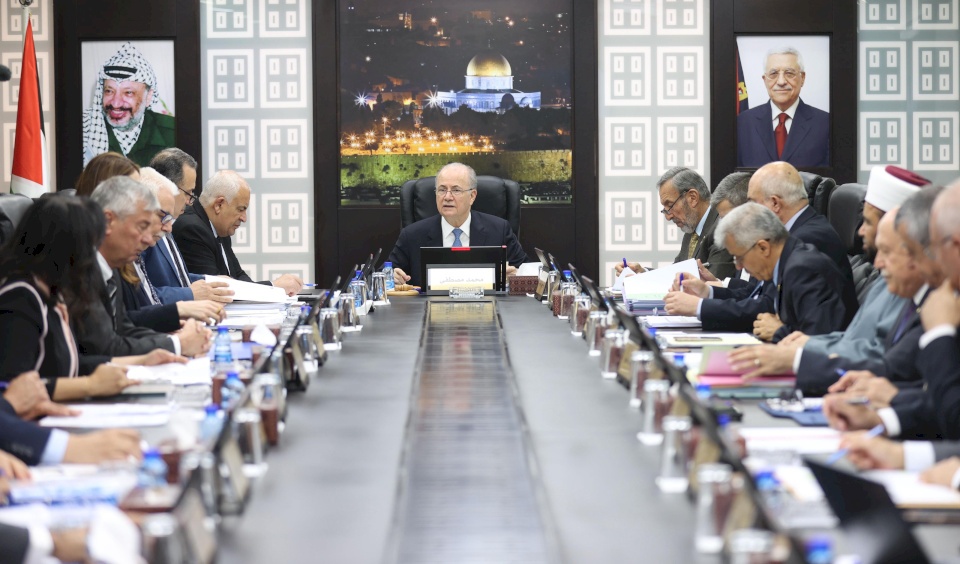 رئيس الوزراء: اتصالات وجهود مكثفة لاستعادة أموالنا لضمان استمرار عمل مؤسسات الدولة
